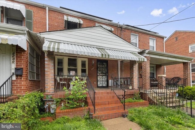 property at 2202 U Pl SE