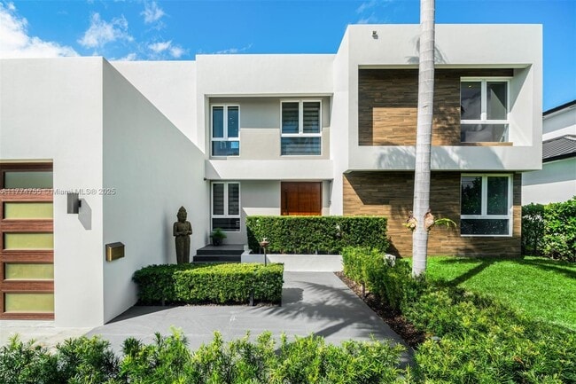 2381 Bayview Ln in North Miami, FL - Building Photo - Building Photo