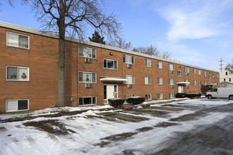 Rock Cove Apartments in Lakewood, OH - Building Photo - Building Photo