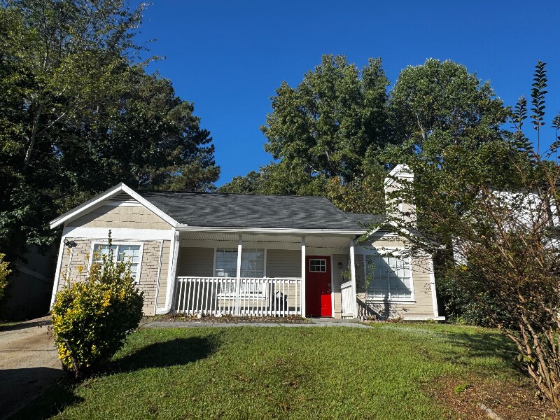 2029 Downs Pl in Lithonia, GA - Building Photo