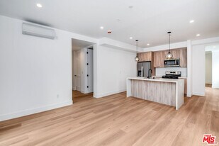 5321 Ben Ave in Los Angeles, CA - Building Photo