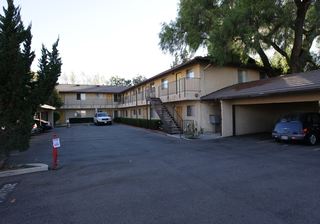 Pepper Tree Apartments in Simi Valley, CA - Building Photo