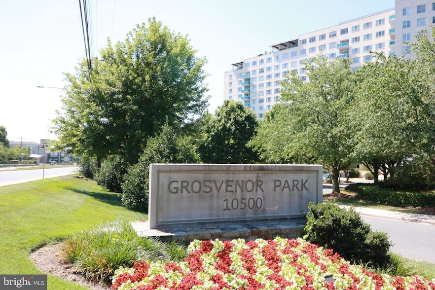 10500 Rockville Pike in Rockville, MD - Building Photo