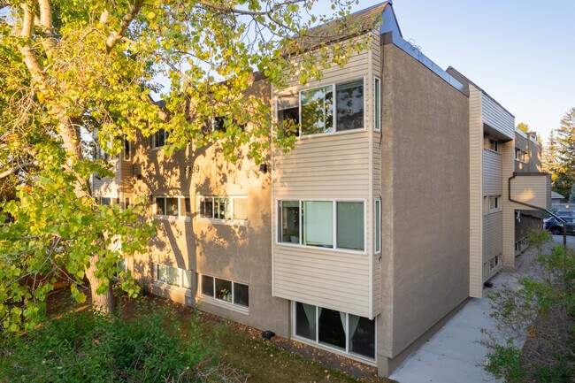 8231-8239 Elbow Dr SW