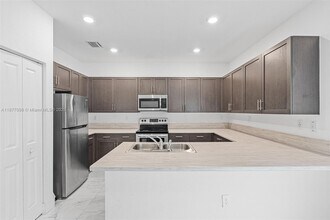 374 NE 214th St in Miami, FL - Building Photo - Building Photo