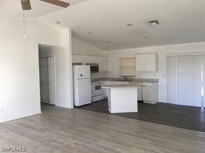 1707 NW 2nd Terrace in Cape Coral, FL - Foto de edificio - Building Photo