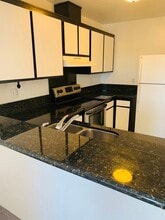 3250 Ashford St in San Diego, CA - Building Photo - Building Photo