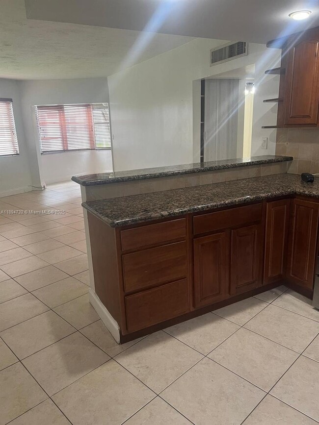 1663 NE Miami Gardens Dr in North Miami Beach, FL - Building Photo - Building Photo