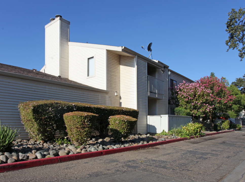 Winchester Oaks Condominiums in Lodi, CA - Building Photo