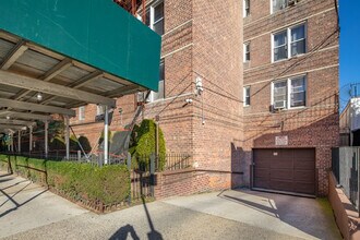 3203 Nostrand Ave in Brooklyn, NY - Foto de edificio - Building Photo