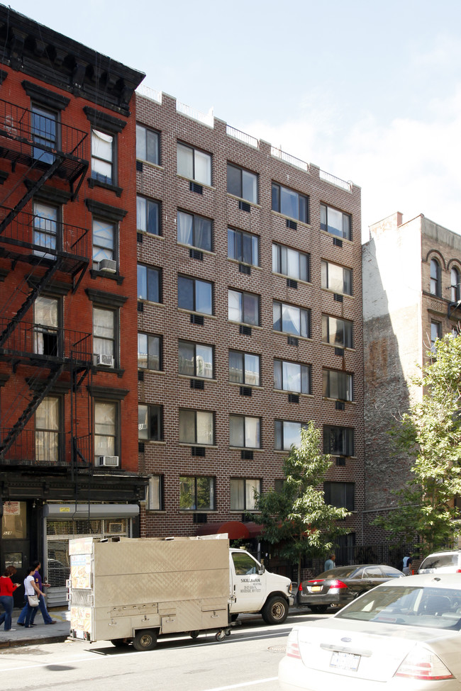 530-532 W 47th St in New York, NY - Building Photo - Building Photo