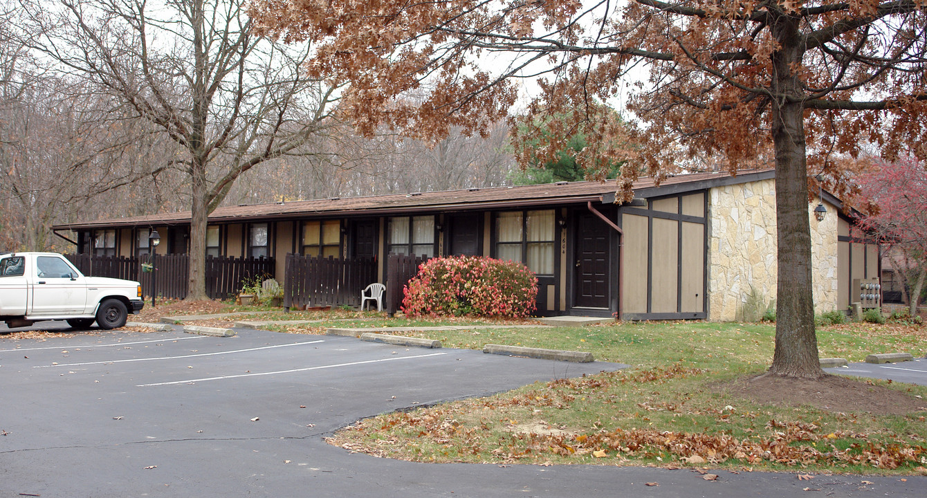 Chelsea Court Apartments in Youngstown, OH - Building Photo