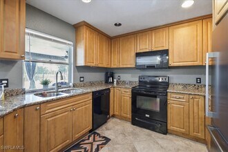 622 SE 32nd St in Cape Coral, FL - Building Photo - Building Photo