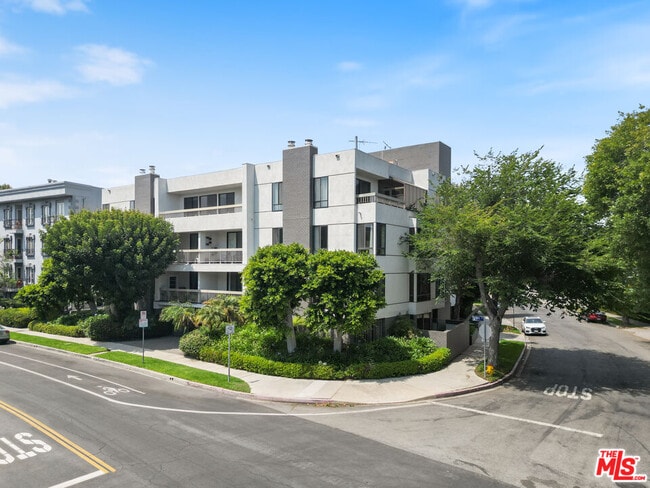 property at 1220 S Roxbury Dr