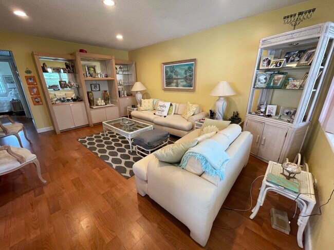 327 Andover M in West Palm Beach, FL - Building Photo - Building Photo