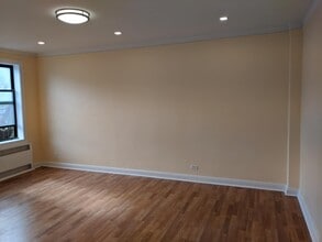 240 Ocean Pkwy, Unit 3 in Brooklyn, NY - Foto de edificio - Building Photo
