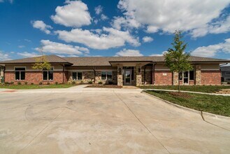 The Villas at Falling Waters in Omaha, NE - Building Photo - Building Photo