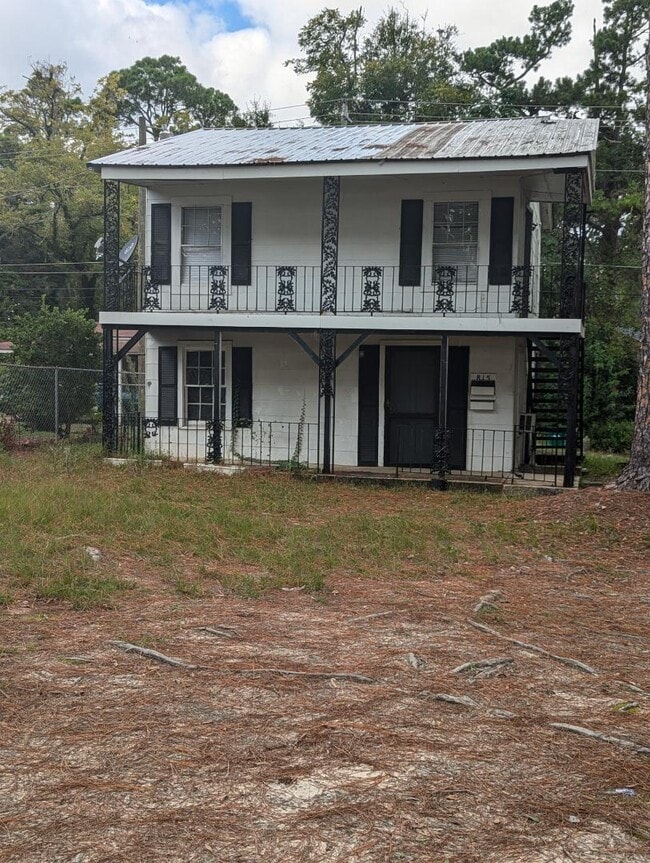 property at 815 W Society Ave