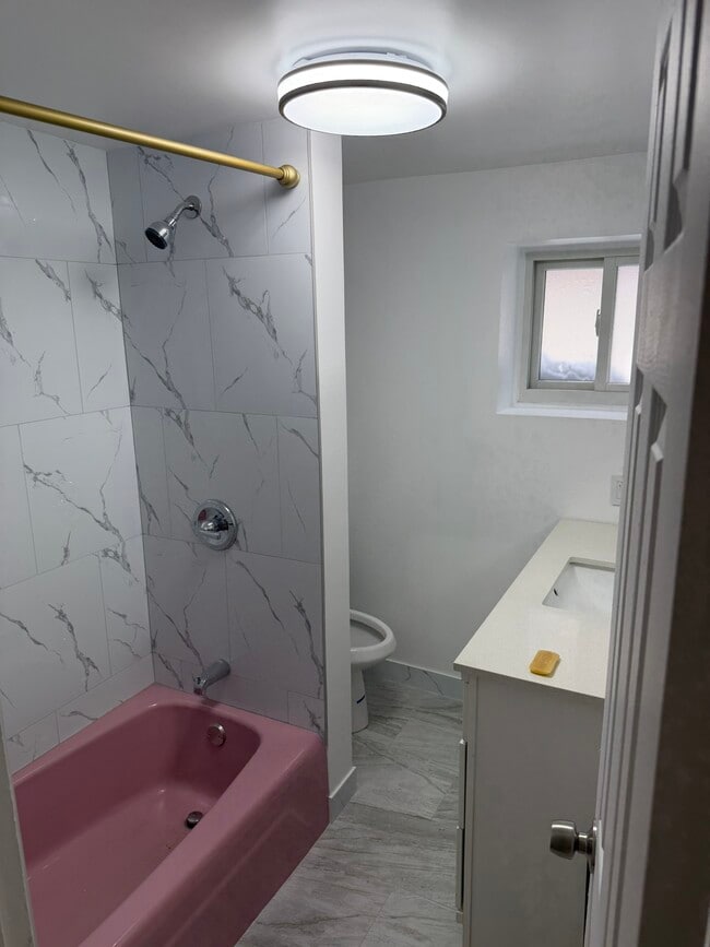 9505 165th Ave in Howard Beach, NY - Building Photo - Building Photo