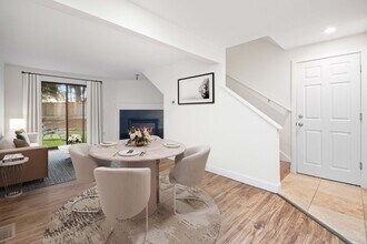 11254 NE 131st Ln in Kirkland, WA - Building Photo - Building Photo