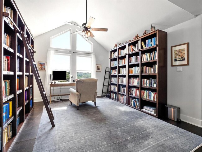 10103 Twin Lake Loop in Dripping Springs, TX - Building Photo - Building Photo