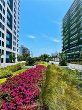 1330 West Ave, Unit 710 in Miami Beach, FL - Building Photo - Building Photo