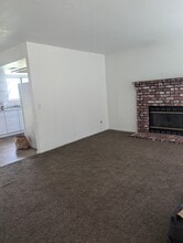 955 E Amber Ave in Fresno, CA - Building Photo - Building Photo