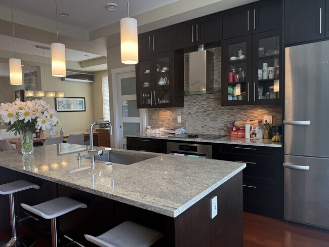 6841 Burns St in Burnaby, BC - Building Photo - Building Photo