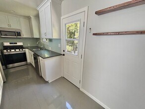 836 Penn St in El Segundo, CA - Building Photo - Building Photo