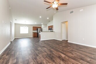 34835 Redding Ln in Zephyrhills, FL - Foto de edificio - Building Photo