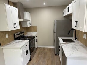 1018 Urana Ave in Columbus, OH - Foto de edificio - Building Photo