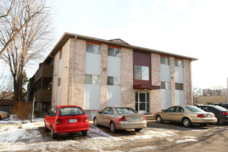 Seymour Manor Apartments in Lansing, MI - Foto de edificio - Building Photo