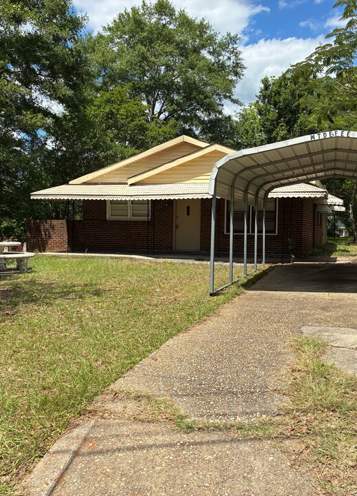 1615 Crouson St in Montgomery, AL - Building Photo