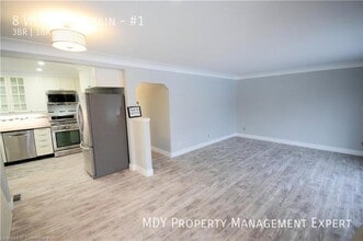 8 Mountain in Hamilton, ON - Building Photo - Building Photo