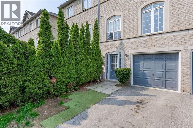 2367 Sutton Dr in Burlington, ON - Building Photo - Building Photo