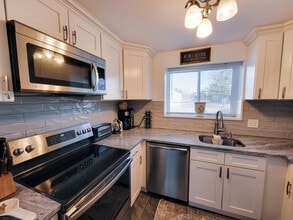 11 Carillon Dr in Rocky Hill, CT - Building Photo - Building Photo