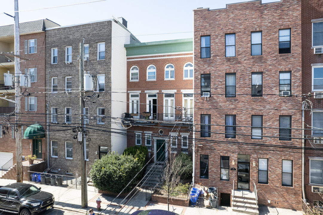 218 Madison St in Hoboken, NJ - Building Photo