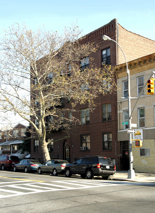 7017 15th Ave in Brooklyn, NY - Foto de edificio