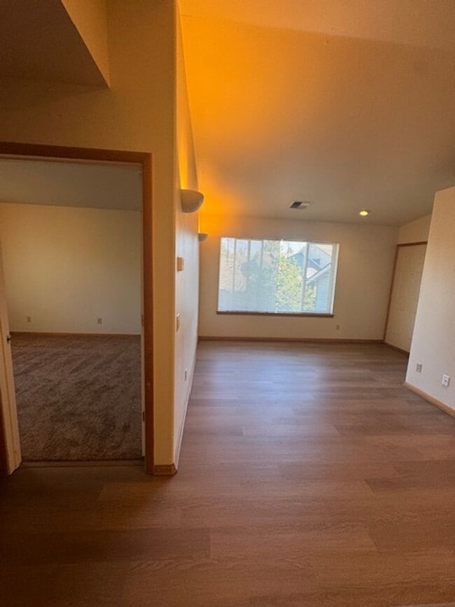 property at 1095 NE Hidden Valley Dr
