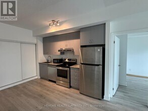 1709-1709 Bur Oak Ave in Markham, ON - Building Photo - Building Photo