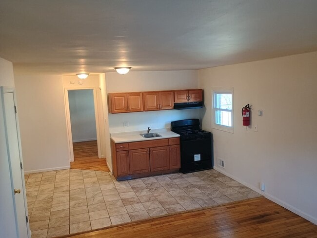 37 Reservoir Ave in New Brunswick, NJ - Building Photo - Building Photo