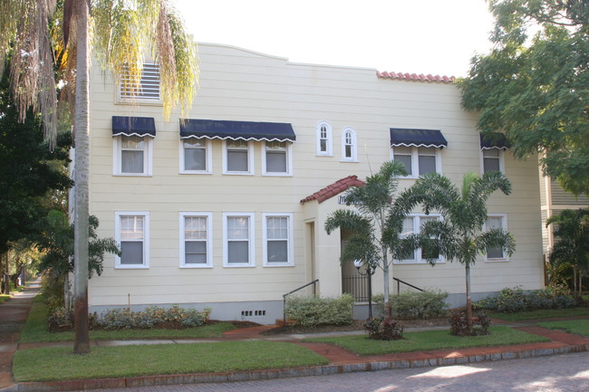 456 13th Ave NE in St. Petersburg, FL - Foto de edificio - Building Photo