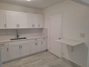 12831 SW 43rd Dr in Miami, FL - Building Photo - Building Photo