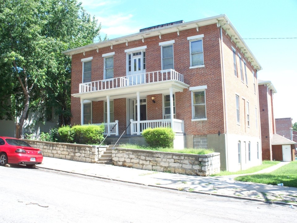 Eugene Field Apartments in St. Joseph, MO - Building Photo