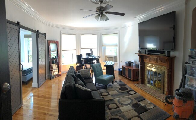 918 Beacon St, Unit 2