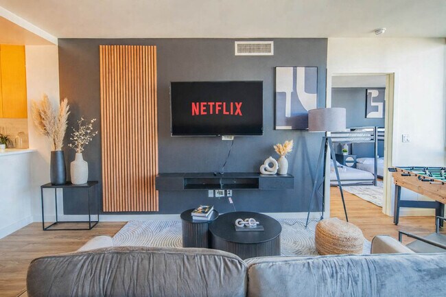 44 W Monroe St in Phoenix, AZ - Building Photo - Building Photo