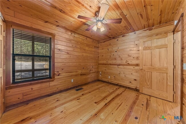 property at 1466 Bonnyview Dr