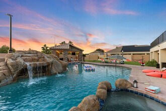1438 S Creston Cir in Mesa, AZ - Foto de edificio - Building Photo