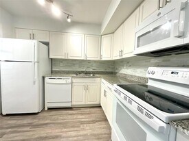 9357 SW 77th Ave in Miami, FL - Building Photo