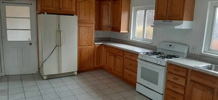 725 4th St in North Versailles, PA - Foto de edificio - Building Photo